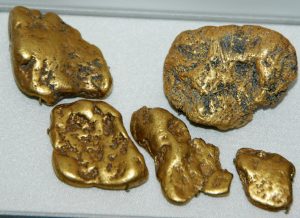 Gold_fluvial_pebbles_(placer_gold)_(Washington_State,_USA)_6_(16848883539)